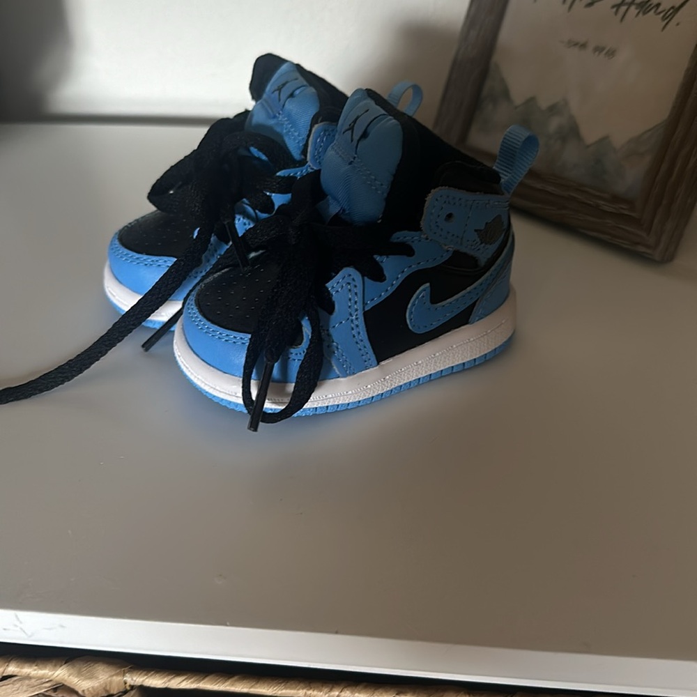 Never worn - Nike shoes